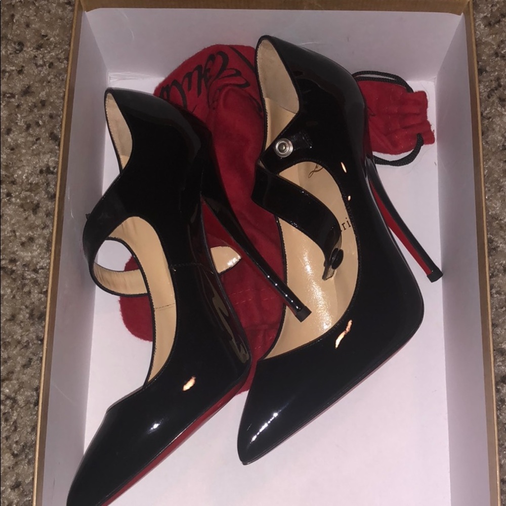 Size 37 Louboutin pumps